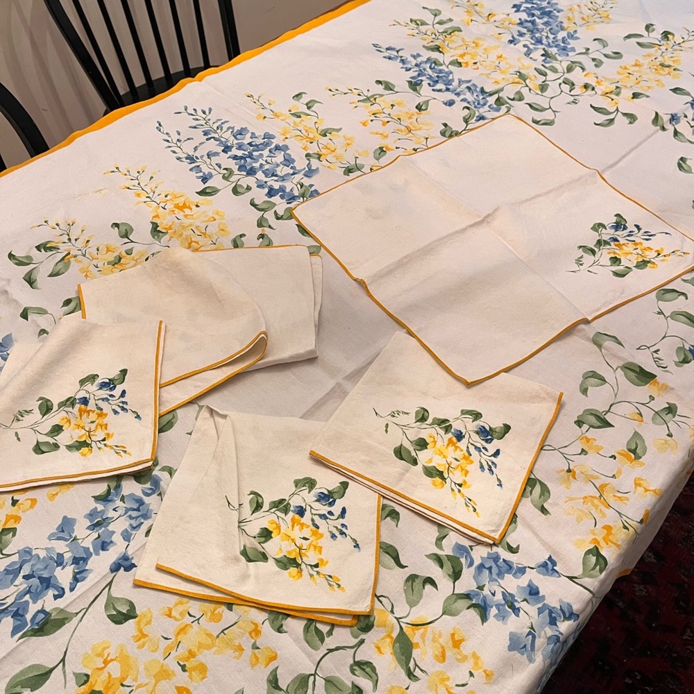 Vintage (c. 1950) linen tablecloth & napkins